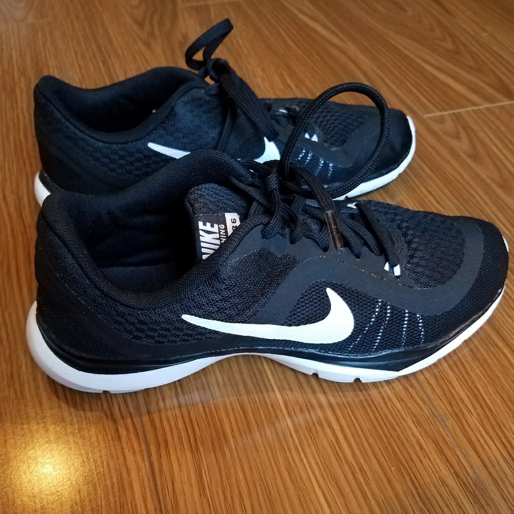 Women's Nike Flex TR6 size 6